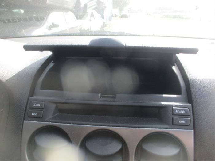 Glovebox from a Mazda 6 Sportbreak (GY19/89) 2.0i 16V 2005