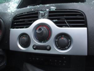 Usados Panel de control de calefacción Renault Kangoo Be Bop (KW) 1.5 dCi 90 FAP Precio € 50,00 Norma de margen ofrecido por Boekholt autodemontage B.V