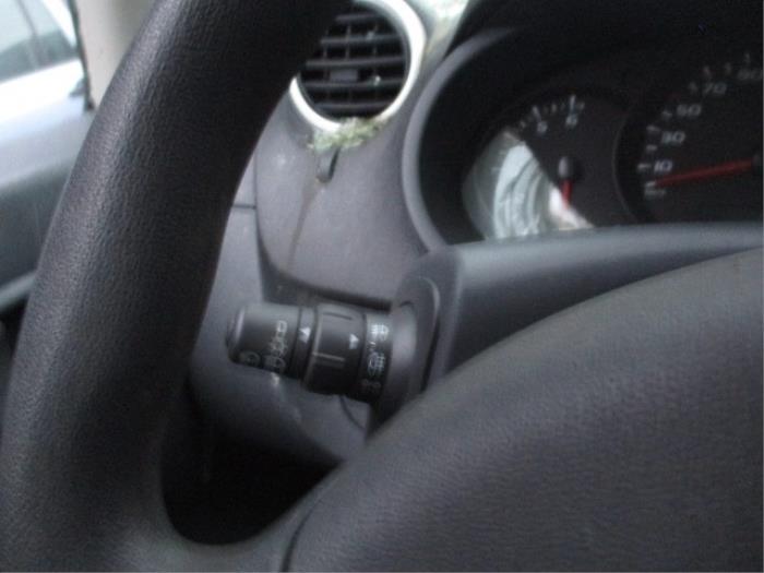 Interruptor combinado columna de dirección de un Renault Kangoo Be Bop (KW) 1.5 dCi 90 FAP 2012