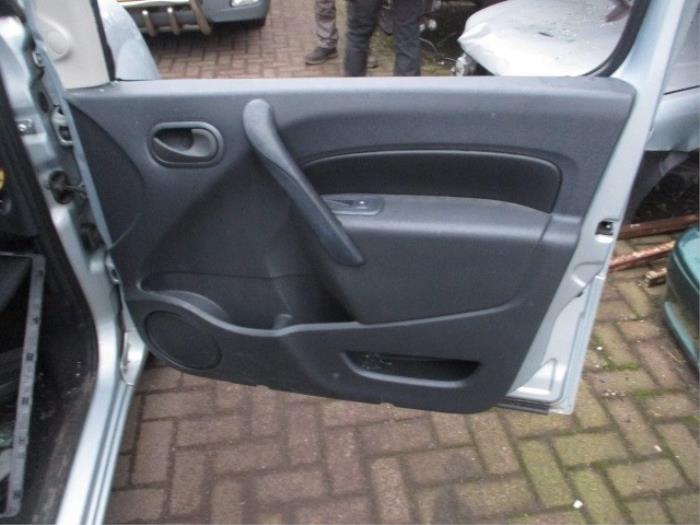 Revêtement portière 4portes avant droite d'un Renault Kangoo Be Bop (KW) 1.5 dCi 90 FAP 2012