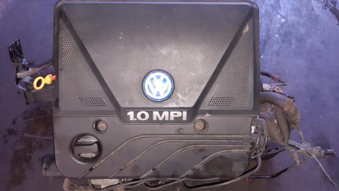 Chapa protectora motor de un Volkswagen Polo III (6N2) 1.0 2002