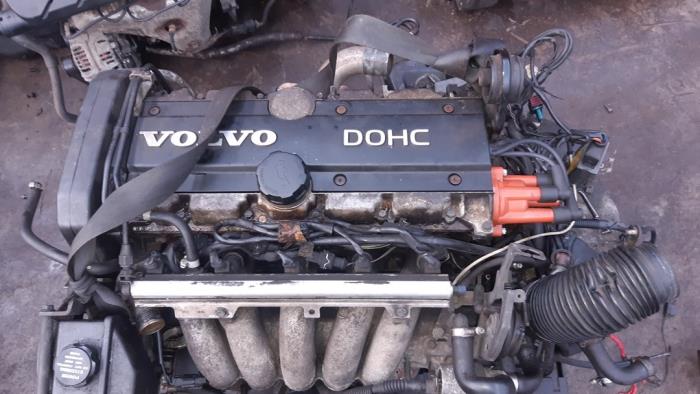 Throttle body from a Volvo V70 (GW/LW/LZ) 2.5 10V 1997