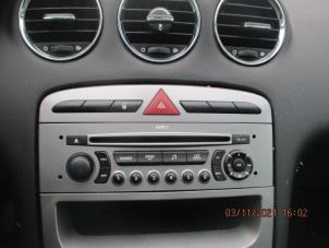 Usados Reproductor de CD y radio Peugeot 308 (4A/C) 1.6 VTI 16V Precio € 30,00 Norma de margen ofrecido por Boekholt autodemontage B.V