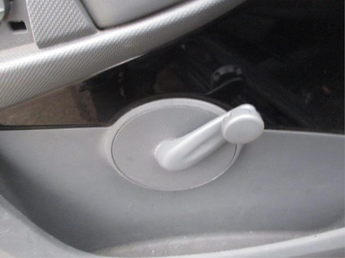 Window winder from a Peugeot 107 1.0 12V 2010