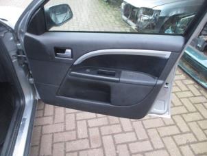 Używane Uchwyt drzwi prawych przednich wersja 4-drzwiowa Ford Mondeo III 1.8 16V Cena € 25,00 Procedura marży oferowane przez Boekholt autodemontage B.V