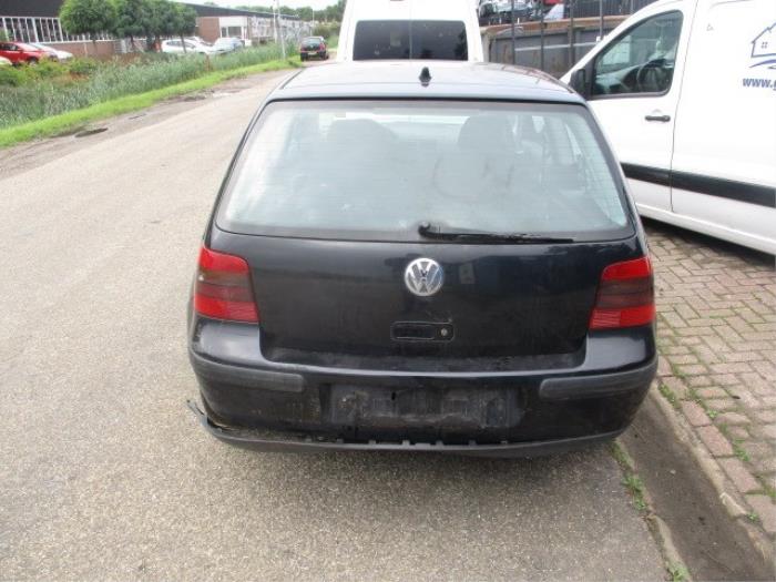 Feu arrière gauche d'un Volkswagen Golf IV (1J1) 1.6 1998