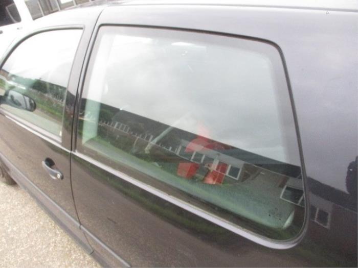 Window 2-door, rear right from a Volkswagen Golf IV (1J1) 1.6 1998