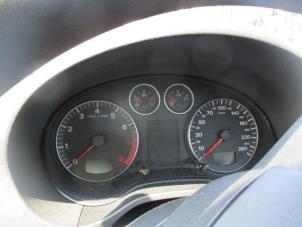 Używane Licznik kilometrów KM Audi A3 Sportback (8PA) 1.6 Cena € 75,00 Procedura marży oferowane przez Boekholt autodemontage B.V