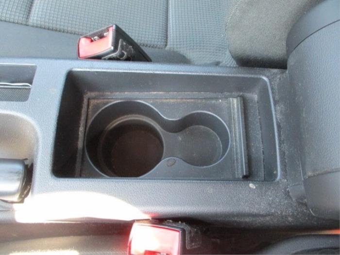 Cup holder from a Audi A3 Sportback (8PA) 1.6 2005