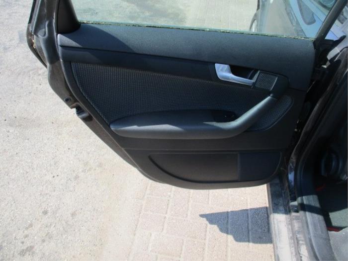 Revêtement portière haut 4portes arrière gauche d'un Audi A3 Sportback (8PA) 1.6 2005