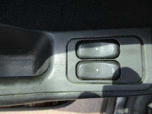 Usados Interruptor de ventanilla eléctrica Opel Meriva 1.7 DTI 16V Precio € 20,00 Norma de margen ofrecido por Boekholt autodemontage B.V