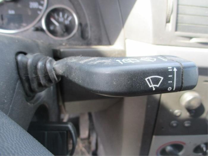 Interruptor de limpiaparabrisas de un Opel Meriva 1.7 DTI 16V 2004
