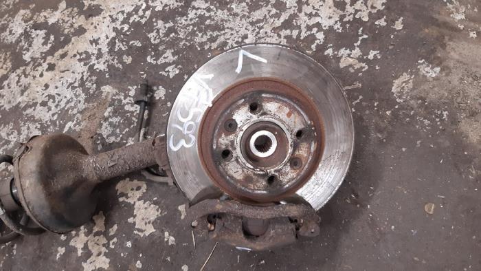 Gebrauchte Bremszange links vorne Renault Kangoo Express (FC) 1.5 dCi 60 Preis € 35,00 Margenregelung angeboten von Boekholt autodemontage B.V
