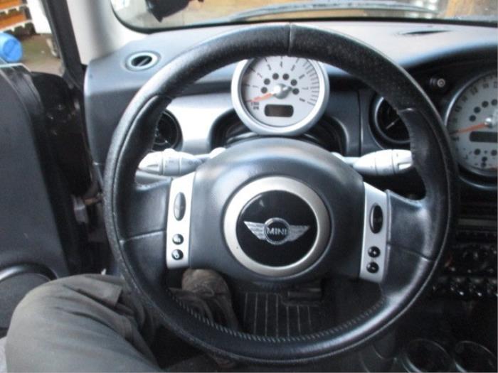 Używane Kierownica multifunkcyjna BMW Mini (R50/53) 1.6 16V One Cena € 100,00 Procedura marży oferowane przez Boekholt autodemontage B.V