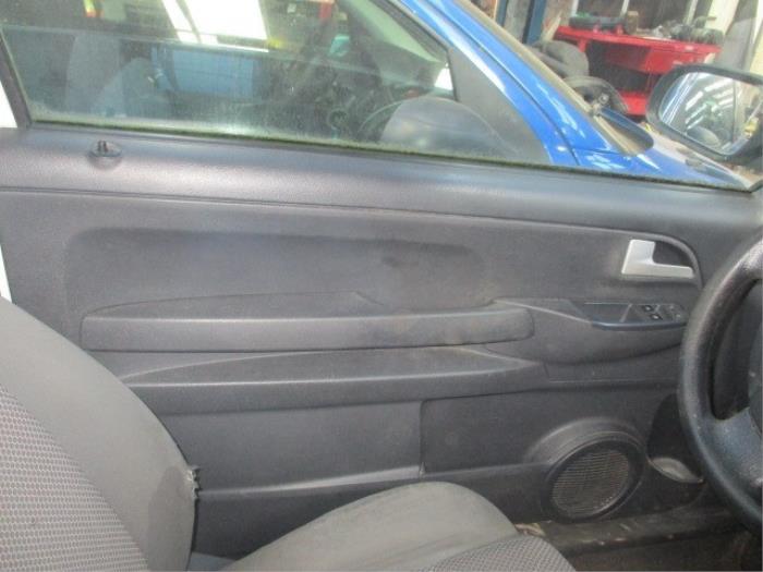 Tapizado de puerta de 2 puertas izquierda de un Volkswagen Fox (5Z)  2009