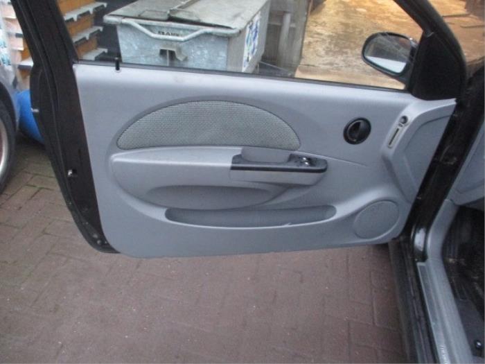 Door handle 2-door, left from a Daewoo Kalos (SF48) 1.4 16V 2005