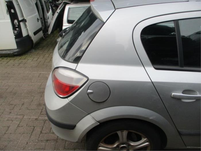 Stoßstange hinten van een Opel Astra H (L48) 1.9 CDTi 100 2006