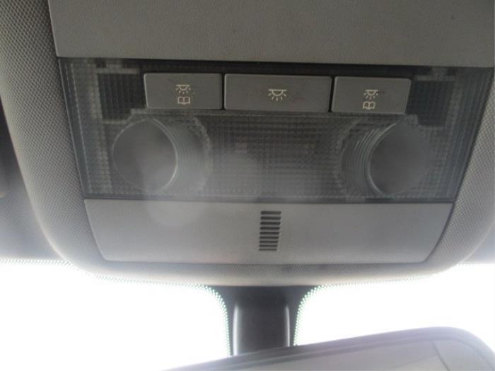 Innenbeleuchtung vorne van een Opel Astra H (L48) 1.9 CDTi 100 2006