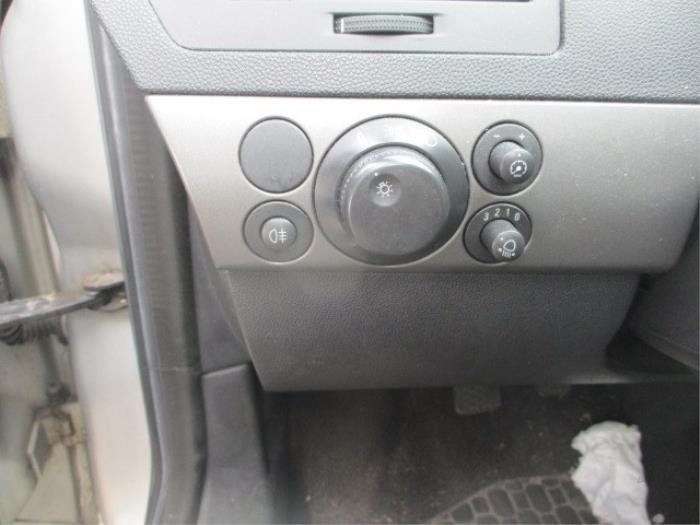 Cockpit dimmer from a Opel Astra H (L48) 1.9 CDTi 100 2006