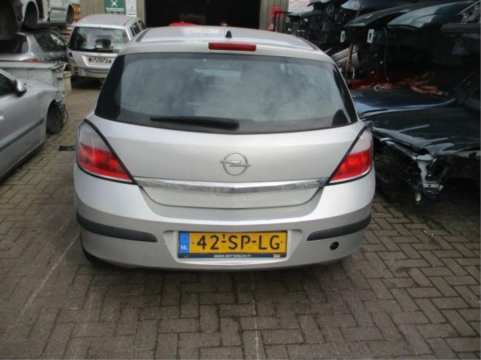 Poignée hayon d'un Opel Astra H (L48) 1.9 CDTi 100 2006