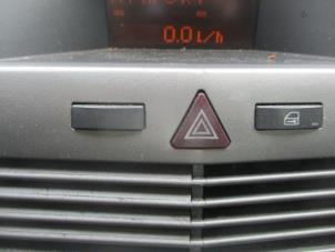 Gebrauchte Panikbeleuchtung Schalter Opel Astra H (L48) 1.9 CDTi 100 Preis € 20,00 Margenregelung angeboten von Boekholt autodemontage B.V