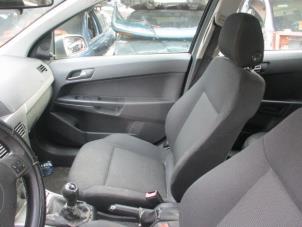 Gebrauchte Sitz rechts Opel Astra H (L48) 1.9 CDTi 100 Preis € 100,00 Margenregelung angeboten von Boekholt autodemontage B.V