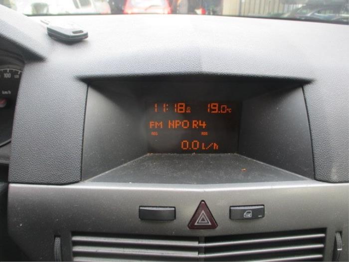 Uhr van een Opel Astra H (L48) 1.9 CDTi 100 2006