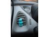 Rejilla de aire de salpicadero de un Nissan Almera Tino (V10M), 2000 / 2006 1.8 16V, MPV, Gasolina, 1.769cc, 85kW (116pk), FWD, QG18DE, 2002-12 / 2006-02, V10M 2003