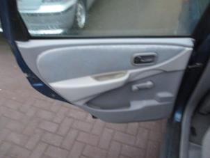 Używane Uchwyt drzwi lewych tylnych wersja 4-drzwiowa Nissan Almera Tino (V10M) 1.8 16V Cena € 20,00 Procedura marży oferowane przez Boekholt autodemontage B.V