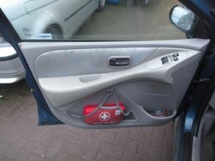 Używane Tapicerka drzwi lewych przednich wersja 4-drzwiowa Nissan Almera Tino (V10M) 1.8 16V Cena € 40,00 Procedura marży oferowane przez Boekholt autodemontage B.V