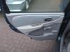 Tapicerka drzwi lewych tylnych wersja 4-drzwiowa z Nissan Almera Tino (V10M), 2000 / 2006 1.8 16V, MPV, Benzyna, 1.769cc, 85kW (116pk), FWD, QG18DE, 2002-12 / 2006-02, V10M 2003