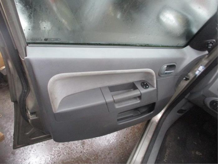 Mecanismo de ventanilla de 4 puertas izquierda delante de un Ford Fusion 1.4 16V 2003