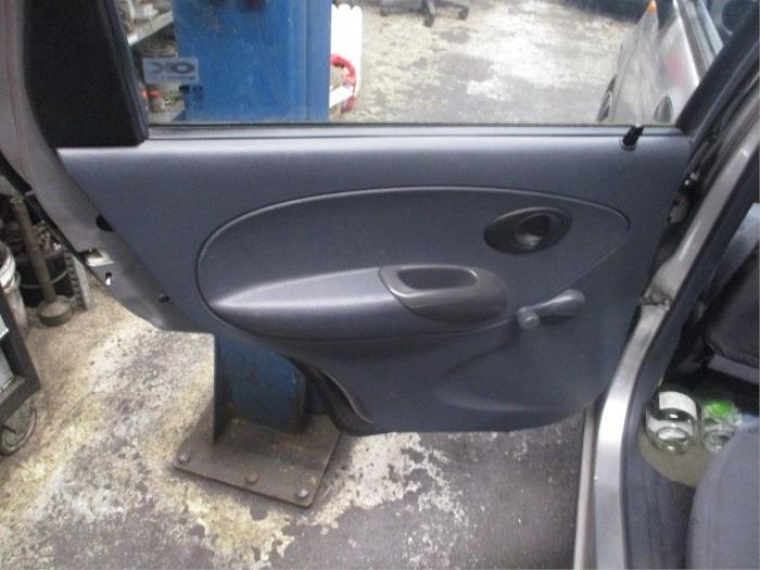 Türverkleidung 4-türig links hinten van een Daewoo Matiz 0.8 S,SE 2003
