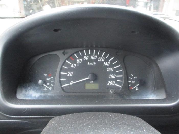 Panel de instrumentación de un Opel Agila (A) 1.2 16V 2004