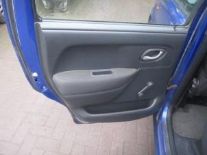 Używane Tapicerka drzwi lewych tylnych wersja 4-drzwiowa Opel Agila (A) 1.2 16V Cena € 35,00 Procedura marży oferowane przez Boekholt autodemontage B.V