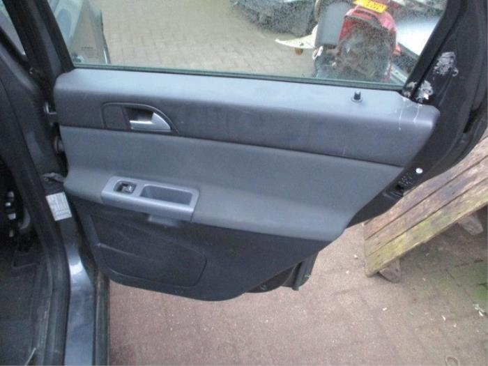 Uchwyt drzwi prawych tylnych wersja 4-drzwiowa z Volvo V50 (MW) 1.8 16V 2006