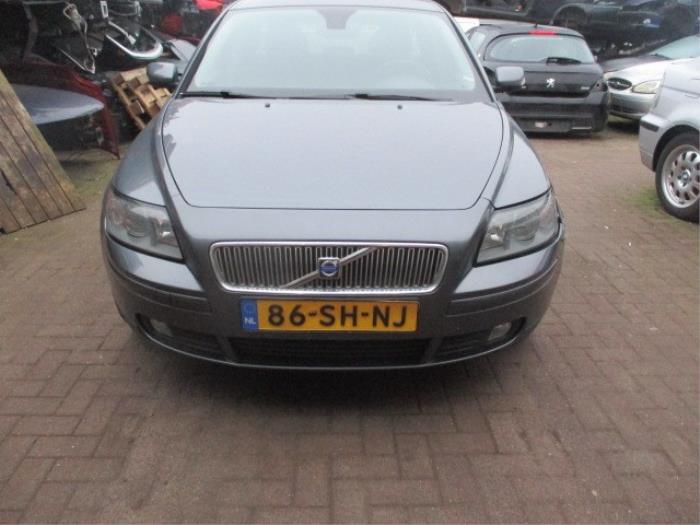 Cowl top grille from a Volvo V50 (MW) 1.8 16V 2006