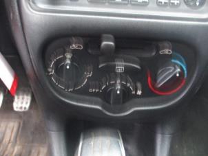 Usados Panel de control de calefacción Peugeot 206 CC (2D) 2.0 16V Precio € 25,00 Norma de margen ofrecido por Boekholt autodemontage B.V