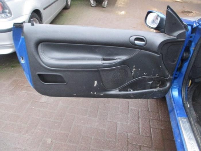 Door trim 2-door, left from a Peugeot 206 CC (2D) 2.0 16V 2001