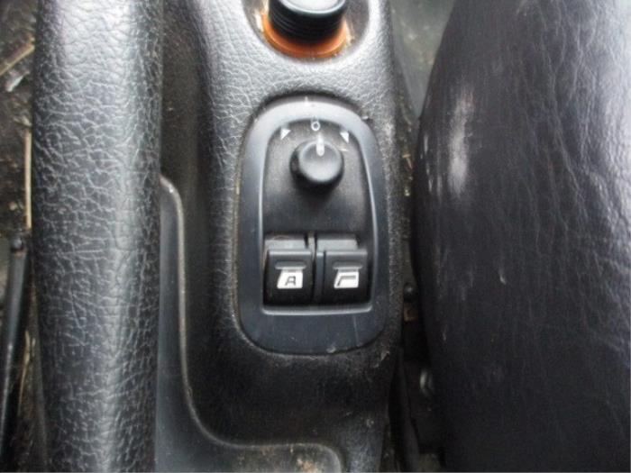 Spiegel Schalter van een Peugeot 206 CC (2D) 2.0 16V 2001