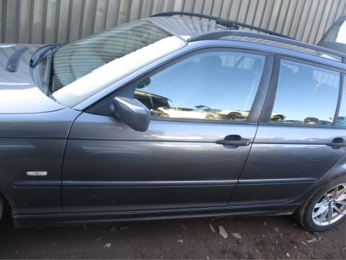Rear door window 4-door, left from a BMW 3 serie Touring (E46/3) 318i 2000