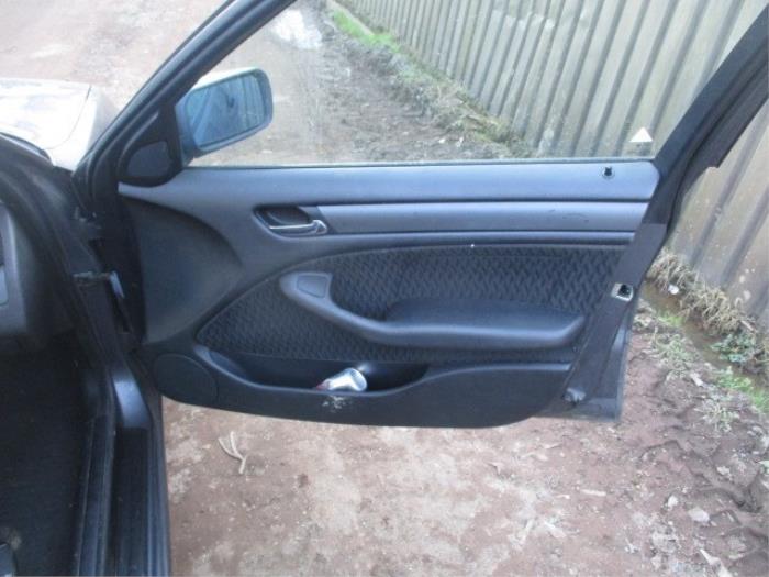 Front door trim 4-door, right from a BMW 3 serie Touring (E46/3) 318i 2000