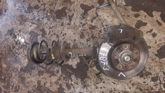 Front brake calliperholder, left from a BMW 3 serie Touring (E46/3) 318i 2000