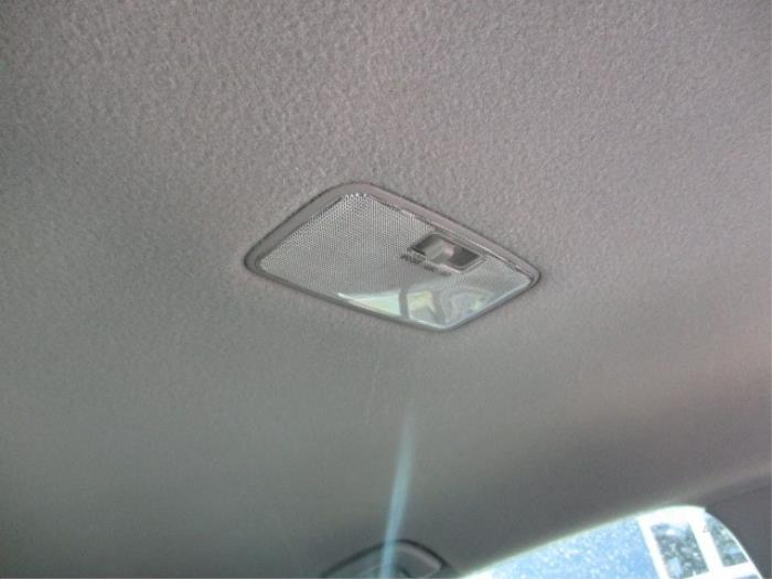 Eclairage intérieur arrière d'un Toyota Yaris II (P9) 1.3 16V VVT-i 2006