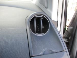 Used Dashboard vent Toyota Yaris II (P9) 1.3 16V VVT-i Price € 24,99 Margin scheme offered by Boekholt autodemontage B.V