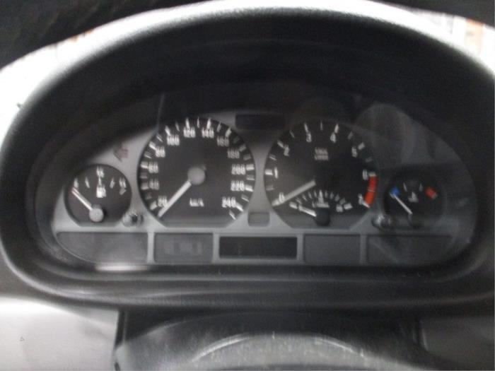 Licznik kilometrów KM z BMW 3 serie Compact (E46/5) 316ti 16V 2002
