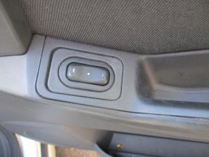 Usados Interruptor de ventanilla eléctrica Opel Meriva 1.6 16V Precio € 20,00 Norma de margen ofrecido por Boekholt autodemontage B.V