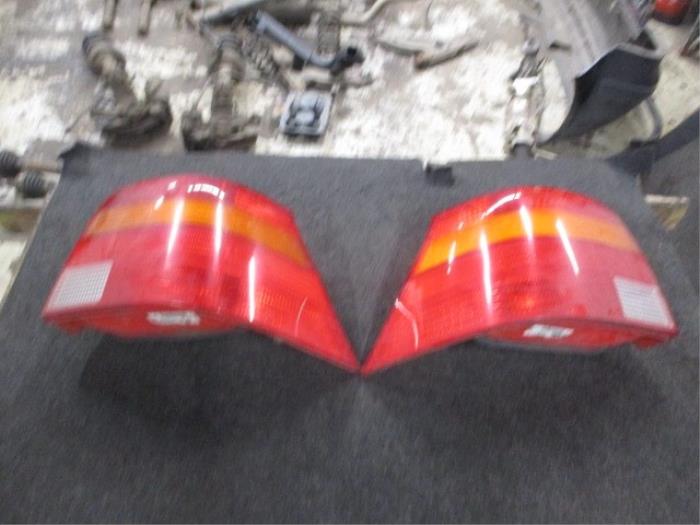 Taillight, left from a Volkswagen Golf IV (1J1) 1.4 16V 2000
