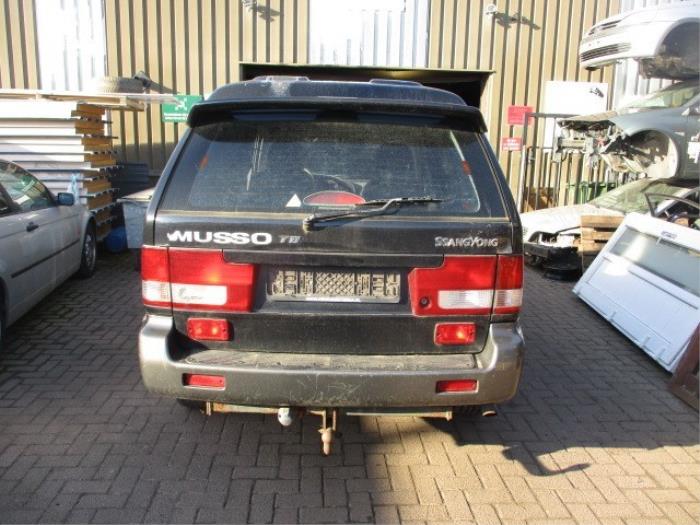 Spoiler tailgate from a SsangYong Musso 2.9TD 2004