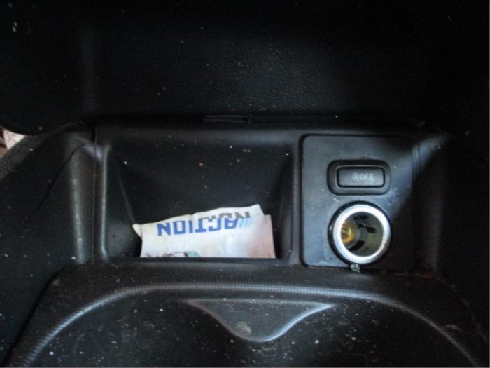 Zigarettenanzünder van een Seat Ibiza IV (6J5) 1.2 TDI Ecomotive 2012